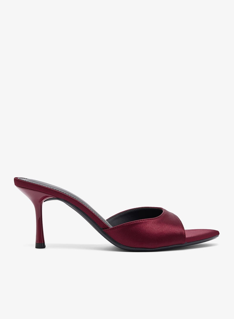 ايلا ليمتد اديشن صنادل بكعب قطة من الساتان - Image 1